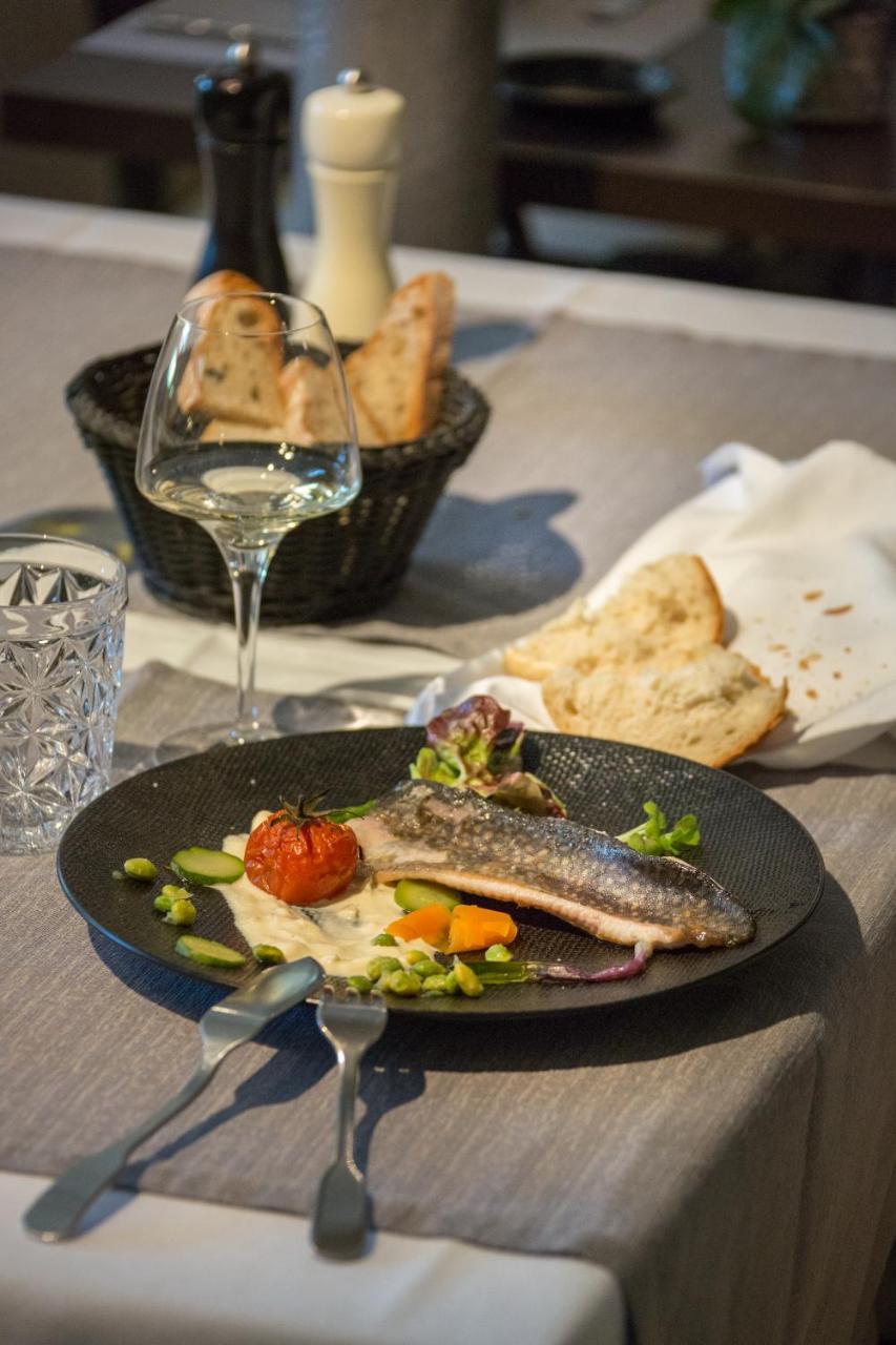 Logis Hotel Restaurant La Brasserie Treignac 외부 사진
